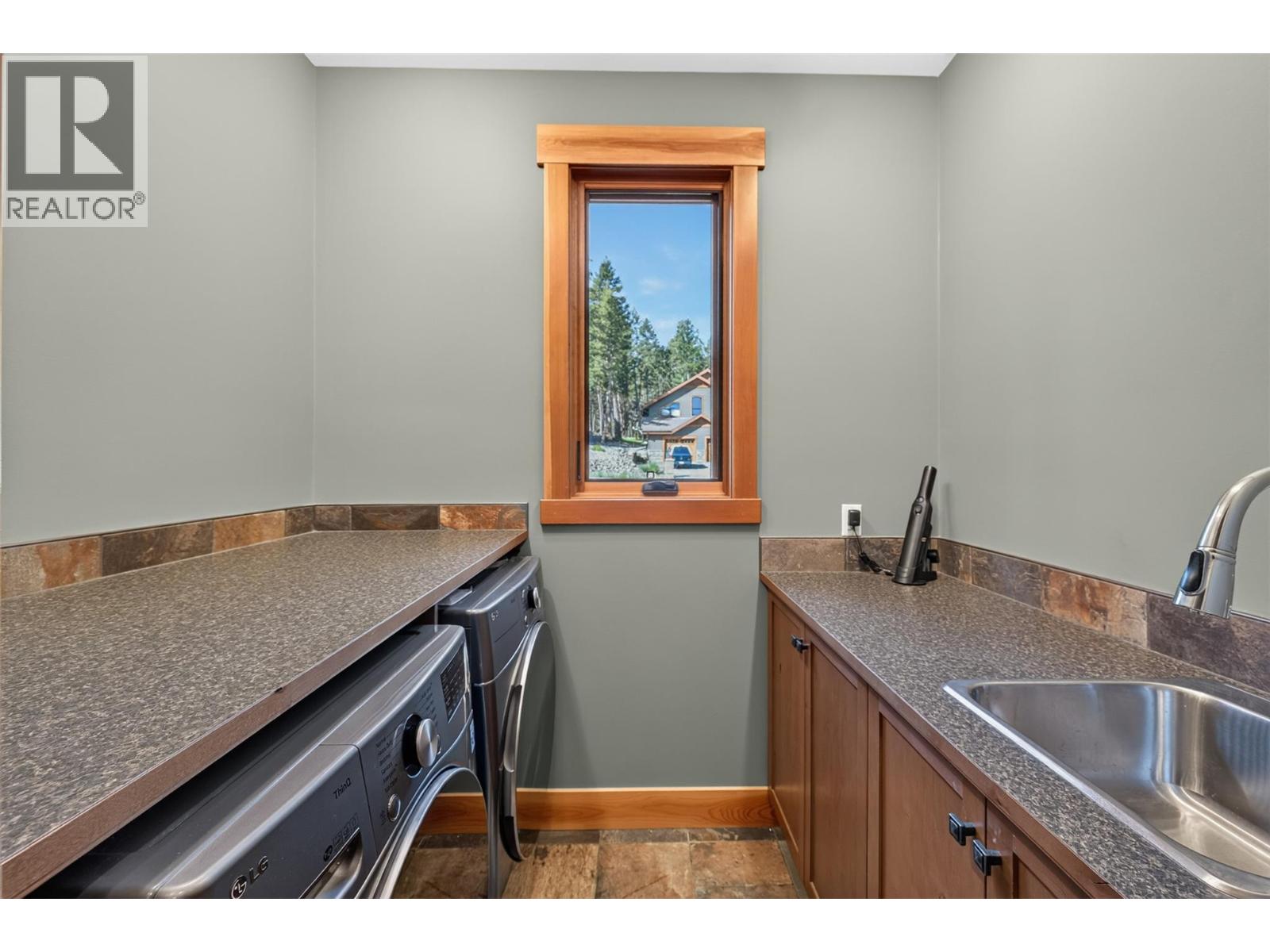2519 Cobblestone Circle, Invermere