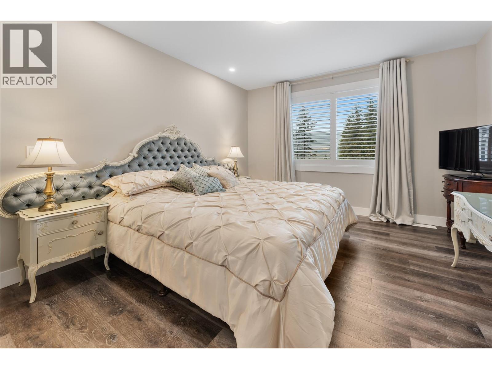 #12 3820 20th Street NE - 13