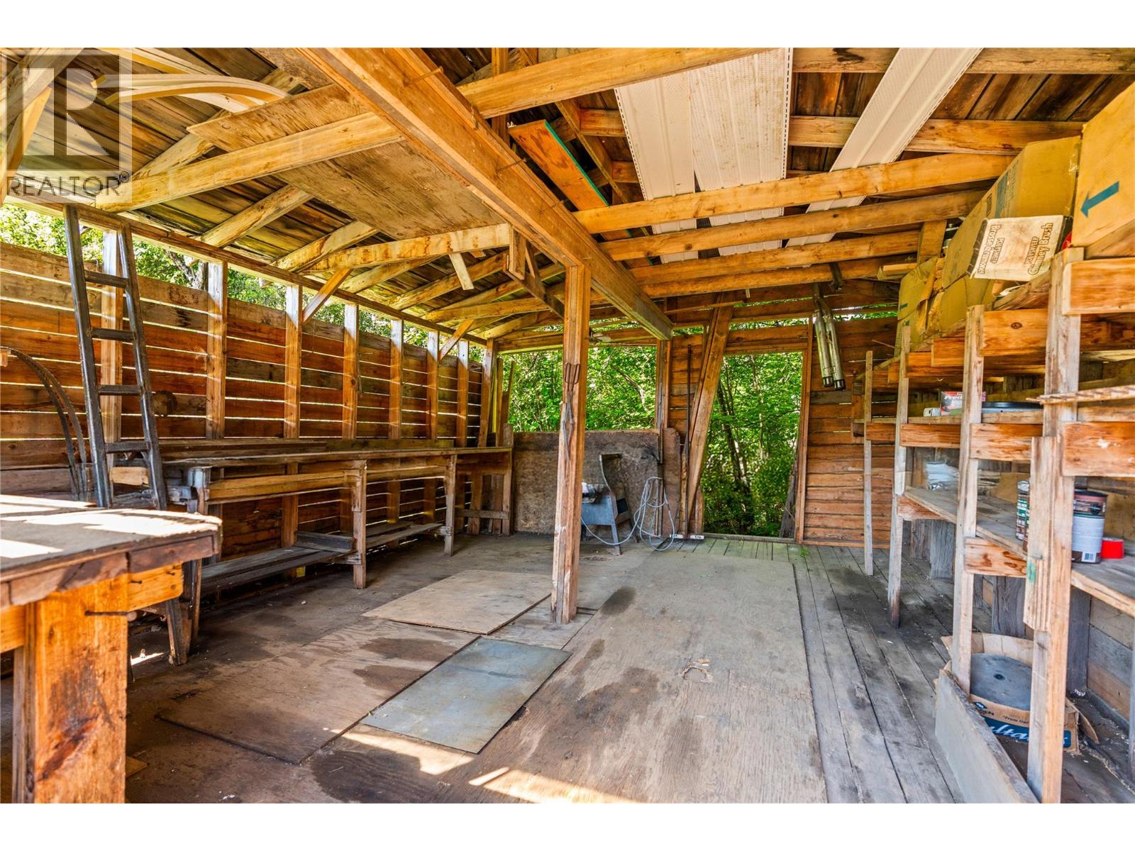 1370 Creighton Valley Road - 56
