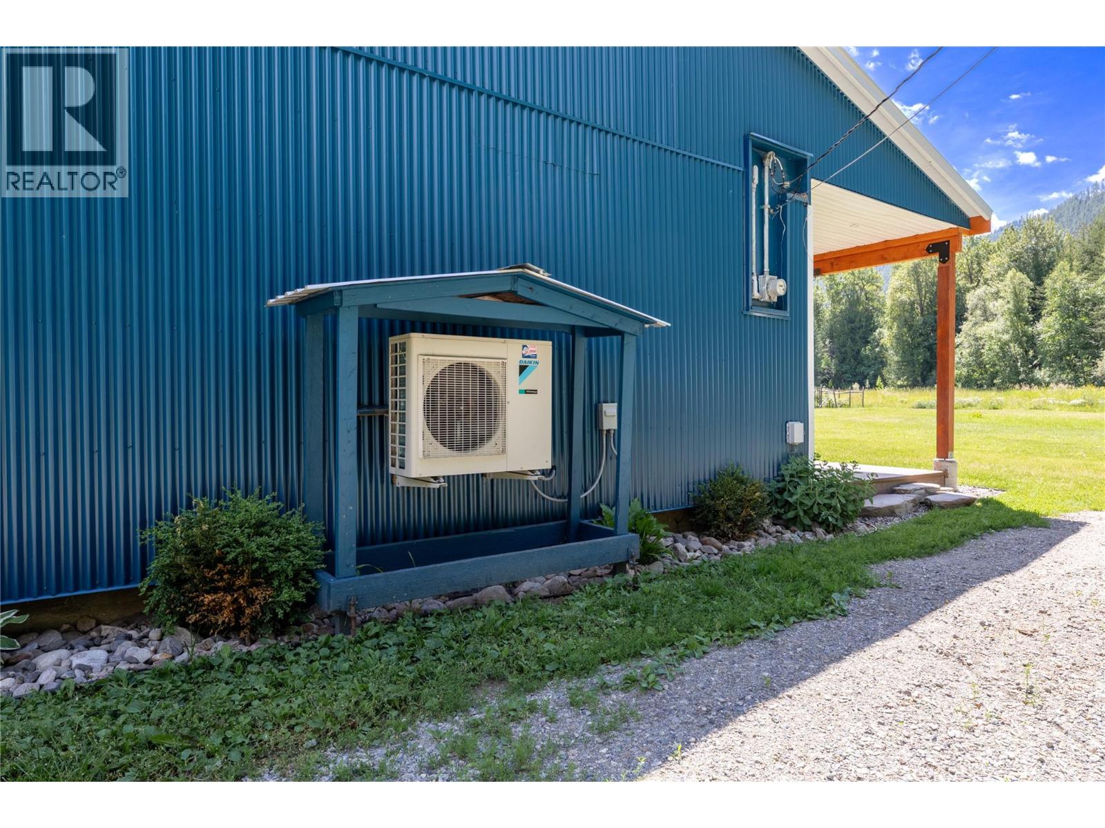 1370 Creighton Valley Road - 40
