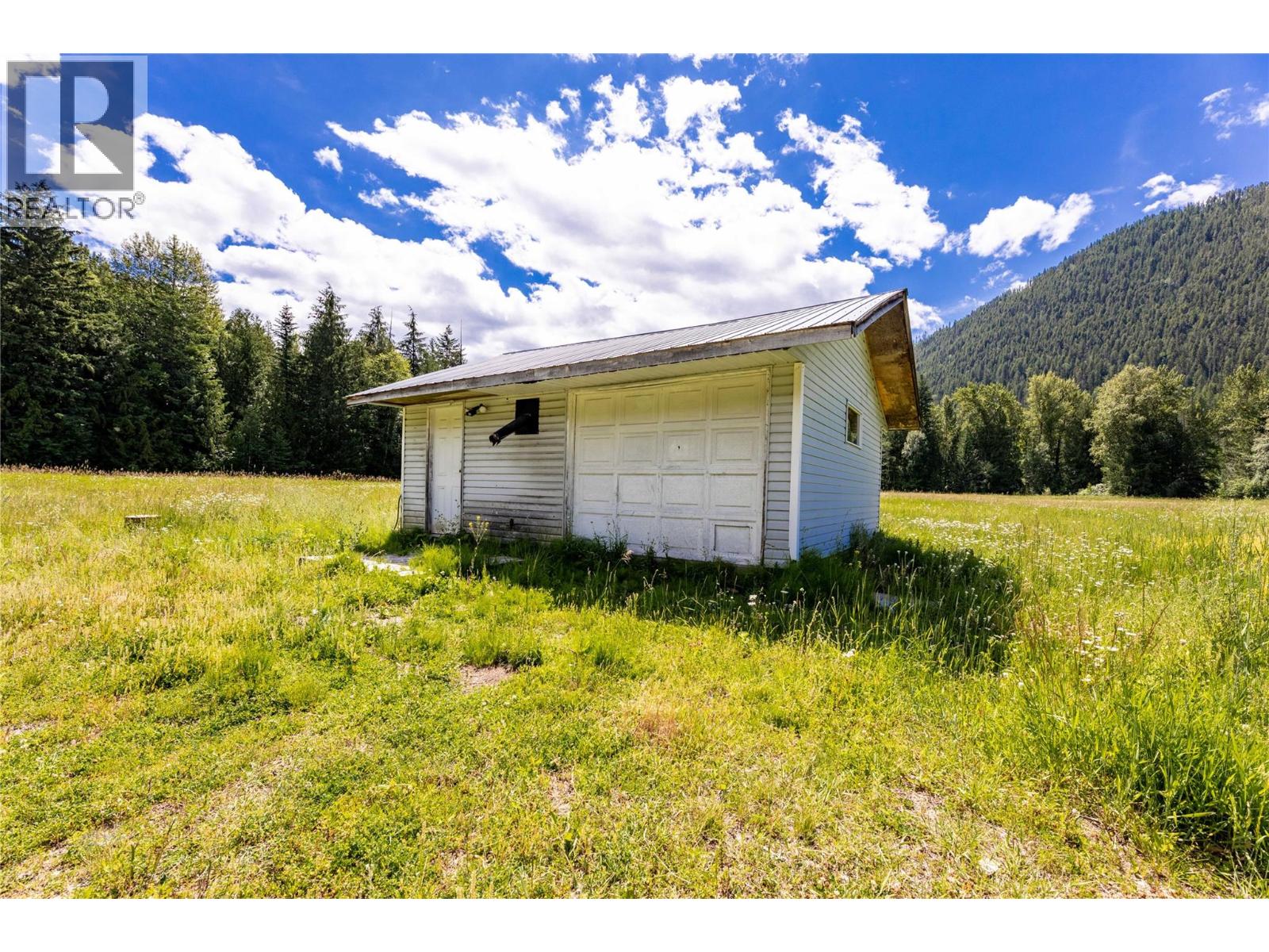 1370 Creighton Valley Road - 68