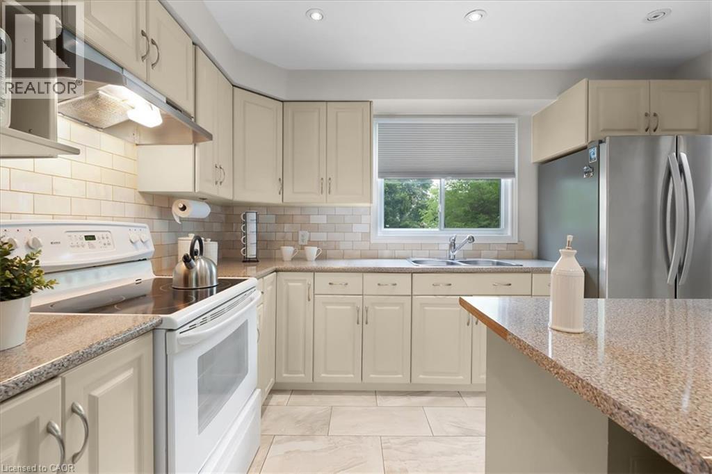 421 BAIRSTOW Crescent - 6