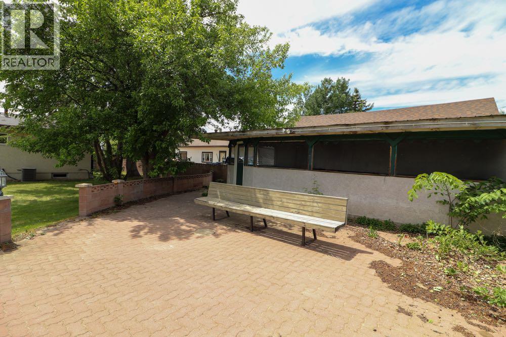 209 2 Avenue - Image 6