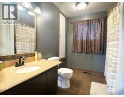 4pc Bathroom - 175 Valleyview Crescent, Tumbler Ridge, BC V0C2W0 Photo 10