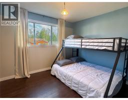 Primary Bedroom - 175 Valleyview Crescent, Tumbler Ridge, BC V0C2W0 Photo 8