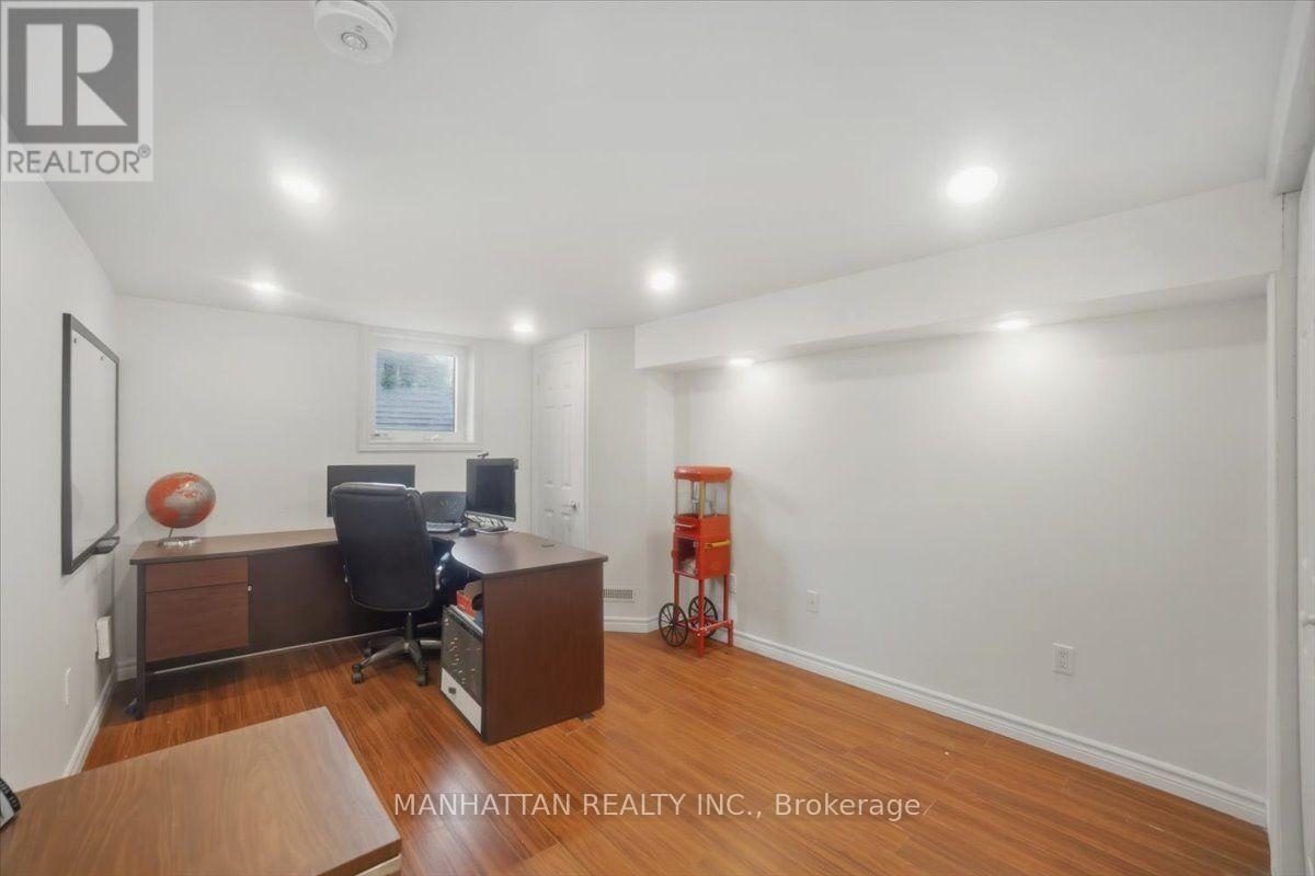 10 VICTOR DRIVE - 24