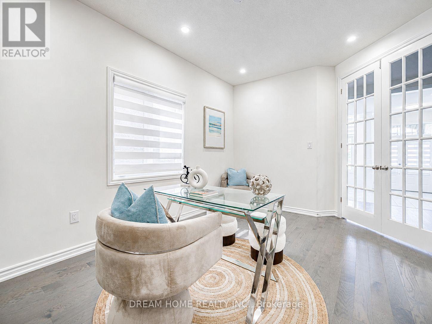 7 CHARLES WHITE COURT - 10