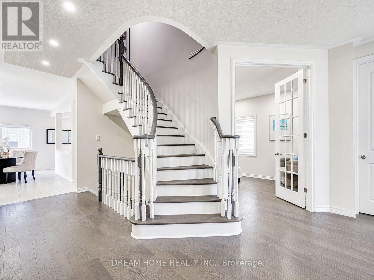 7 CHARLES WHITE COURT - 12
