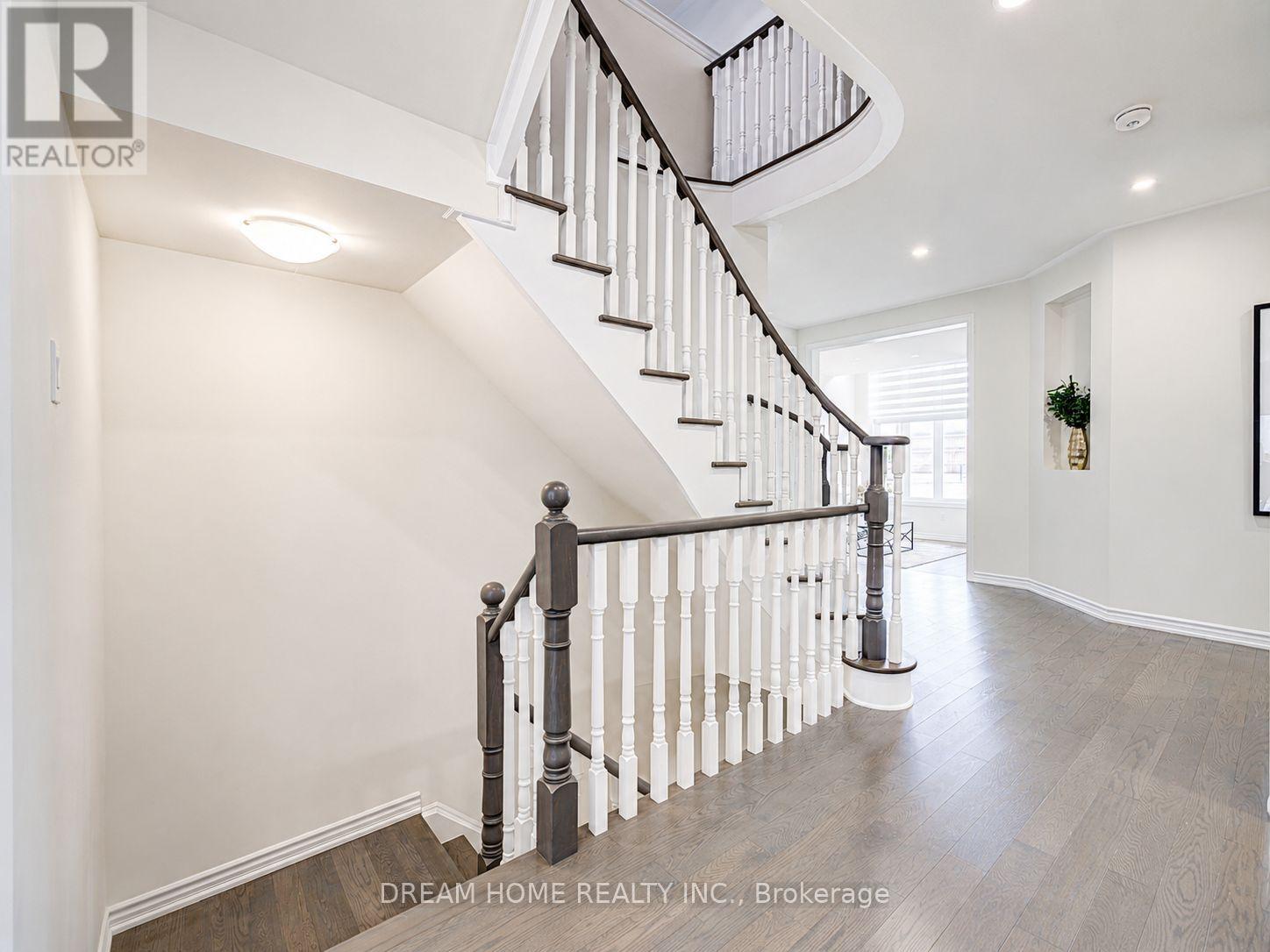 7 CHARLES WHITE COURT - 16