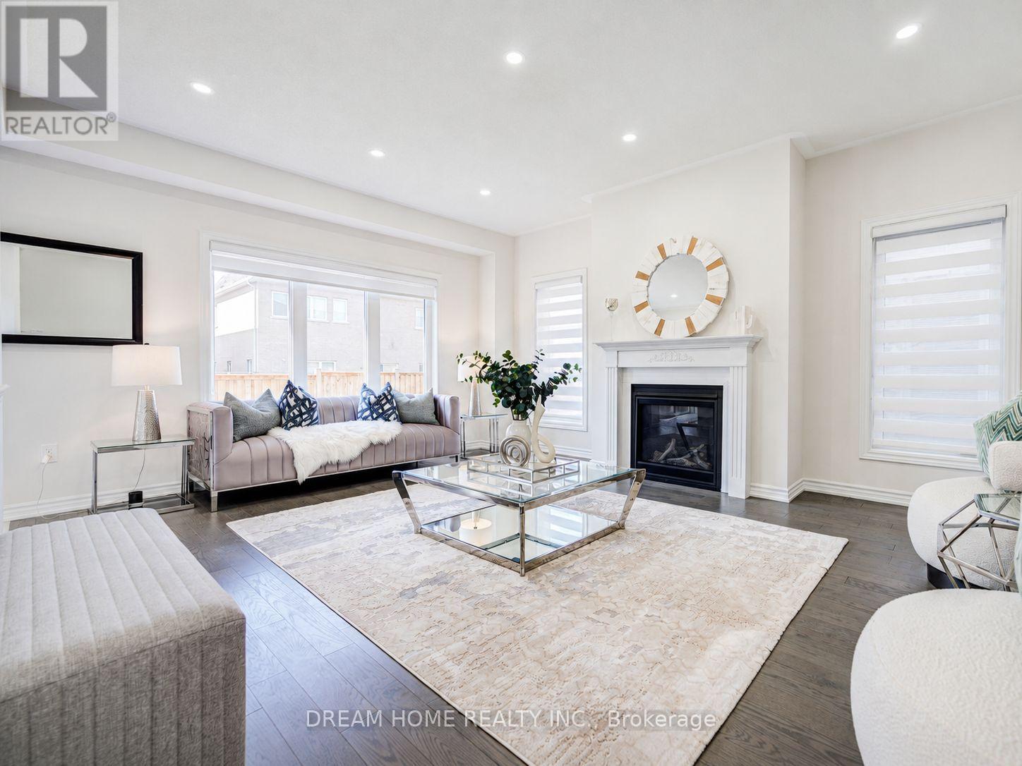 7 CHARLES WHITE COURT - 17