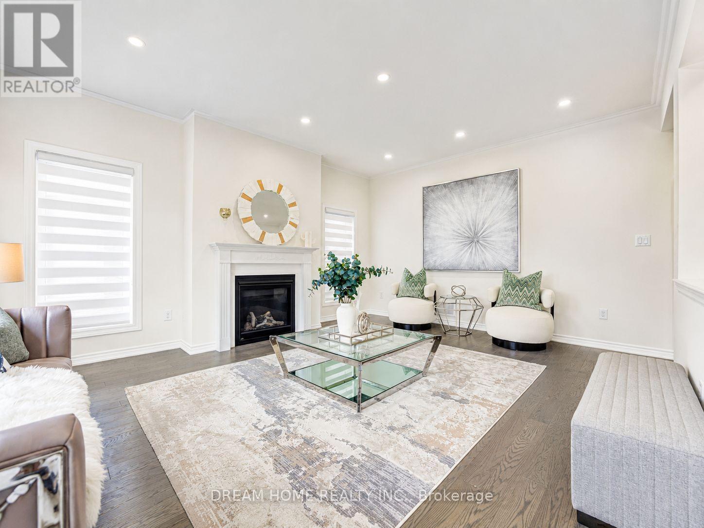 7 CHARLES WHITE COURT - 19