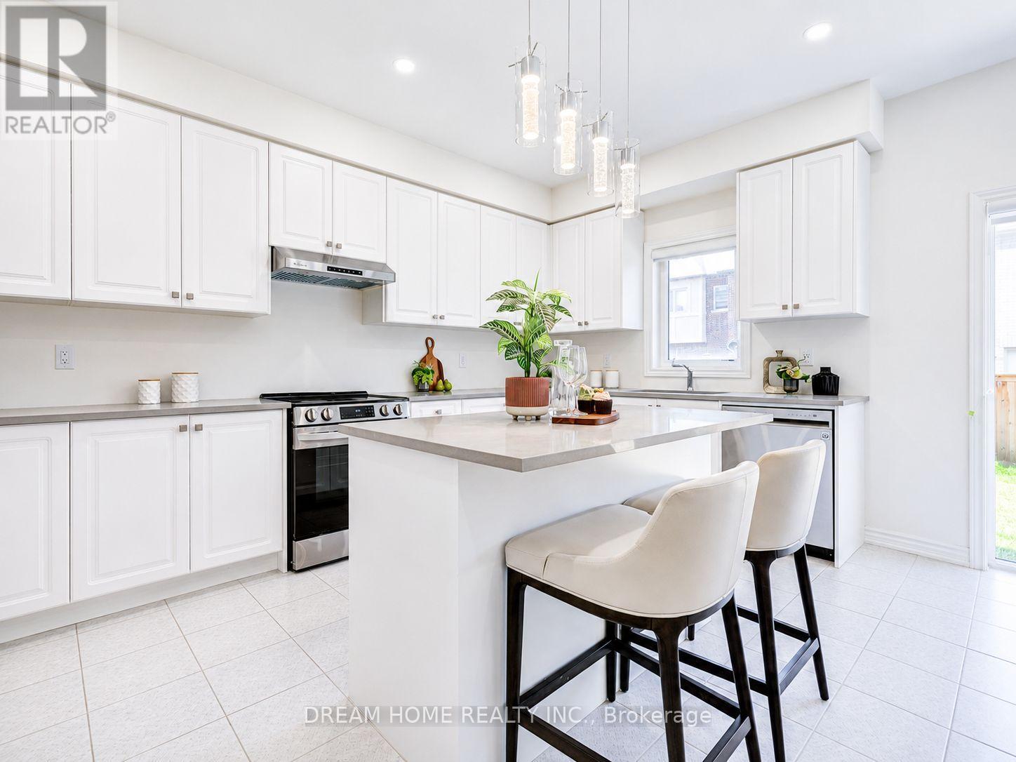 7 CHARLES WHITE COURT - 27