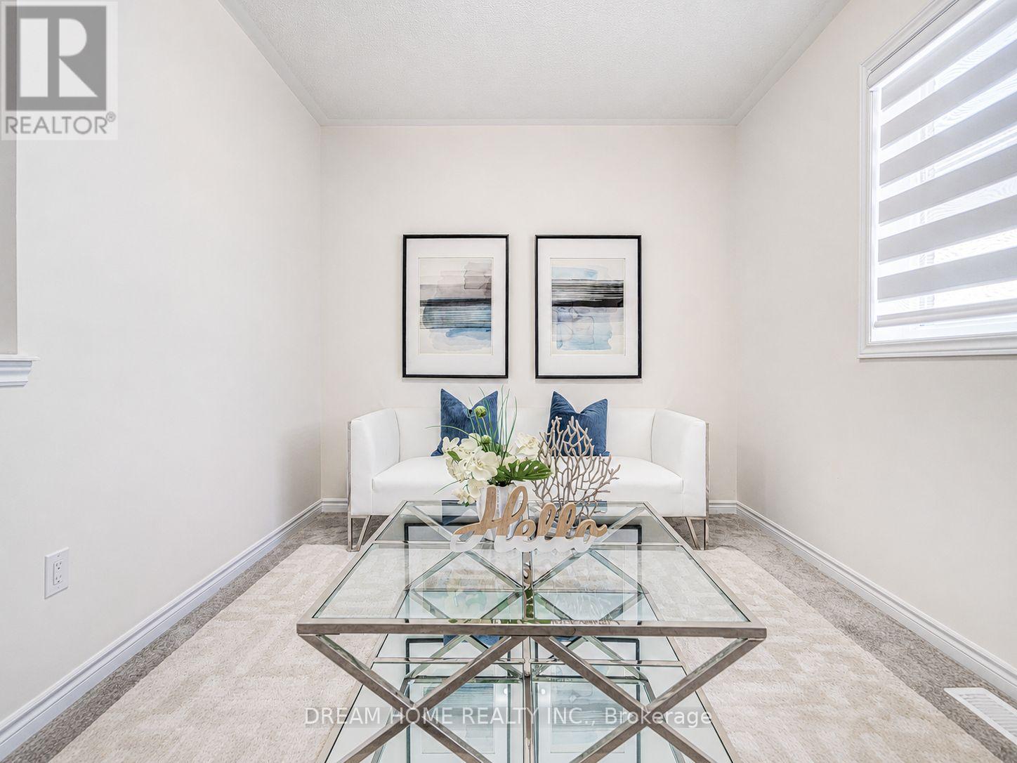7 CHARLES WHITE COURT - 32