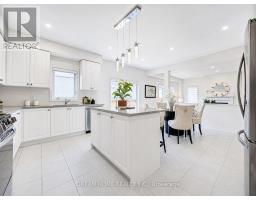 7 Charles White Court, East Gwillimbury, ON L9N0T7 Photo 28
