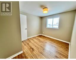 11 Chaucer Crescent, Barrie, ON L4N4T8 Photo 8