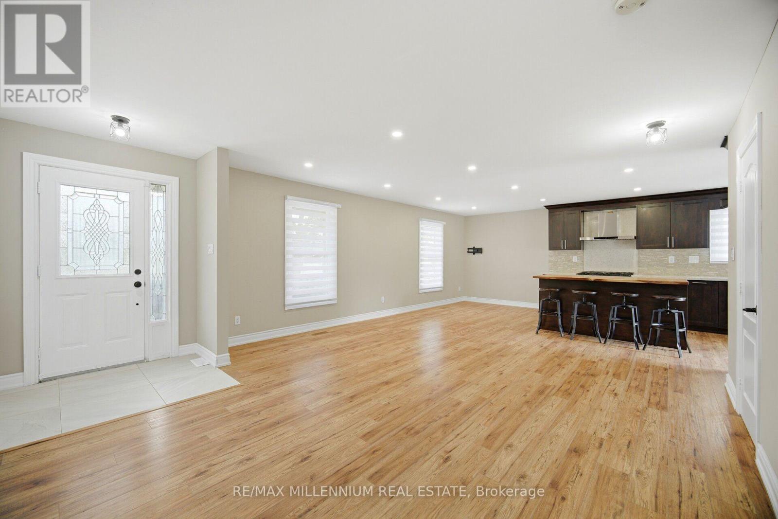 16 BRENDA BOULEVARD - 10