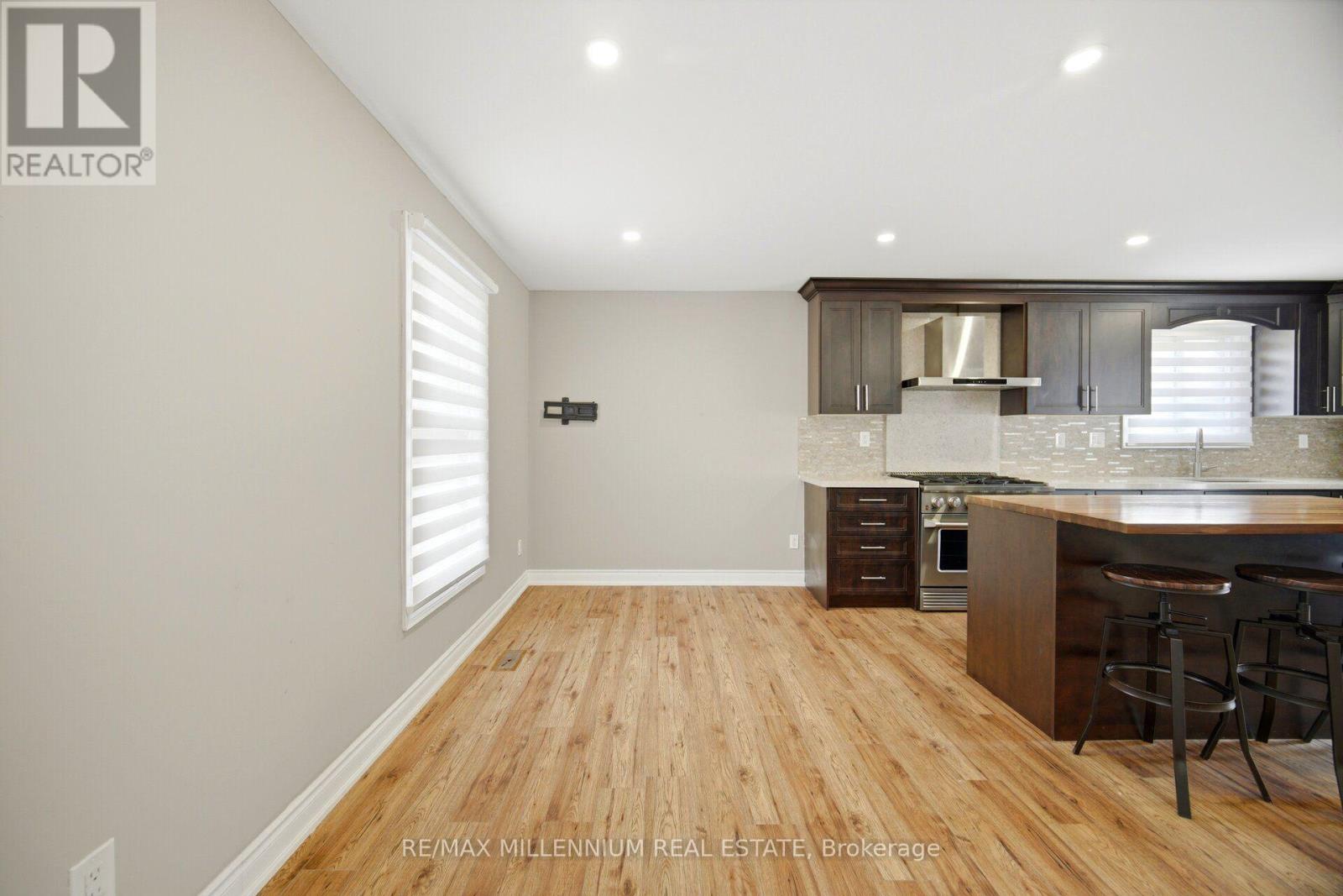 16 BRENDA BOULEVARD - 12