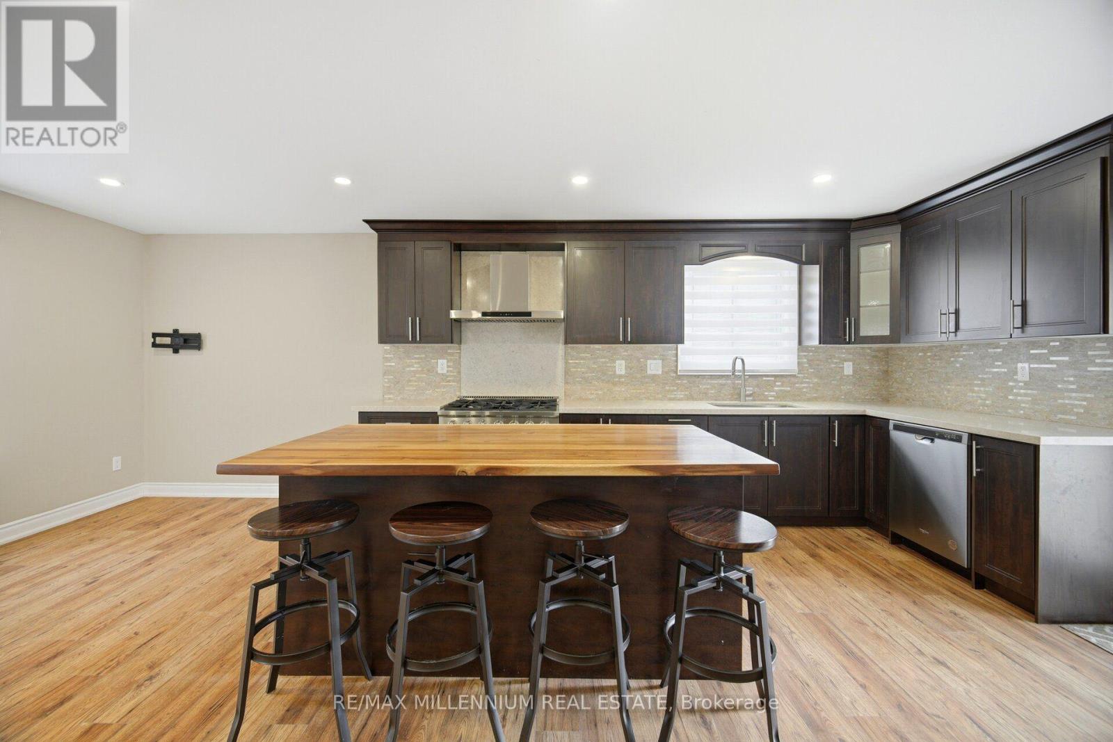 16 BRENDA BOULEVARD - 16