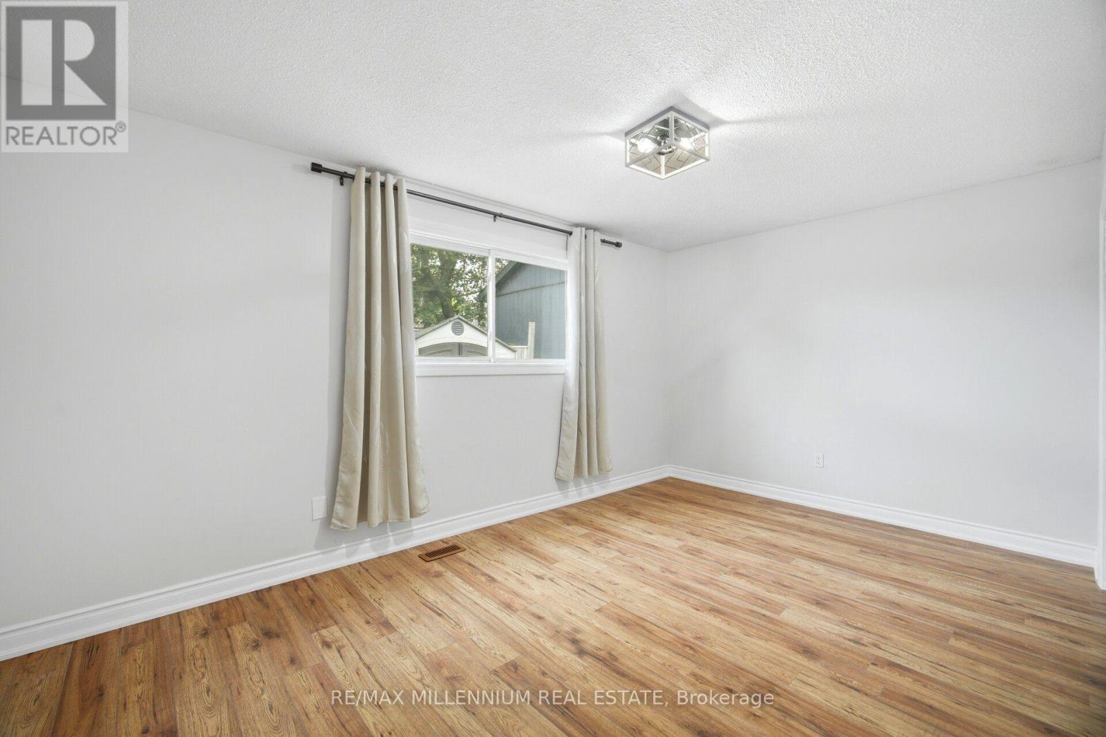 16 BRENDA BOULEVARD - 21