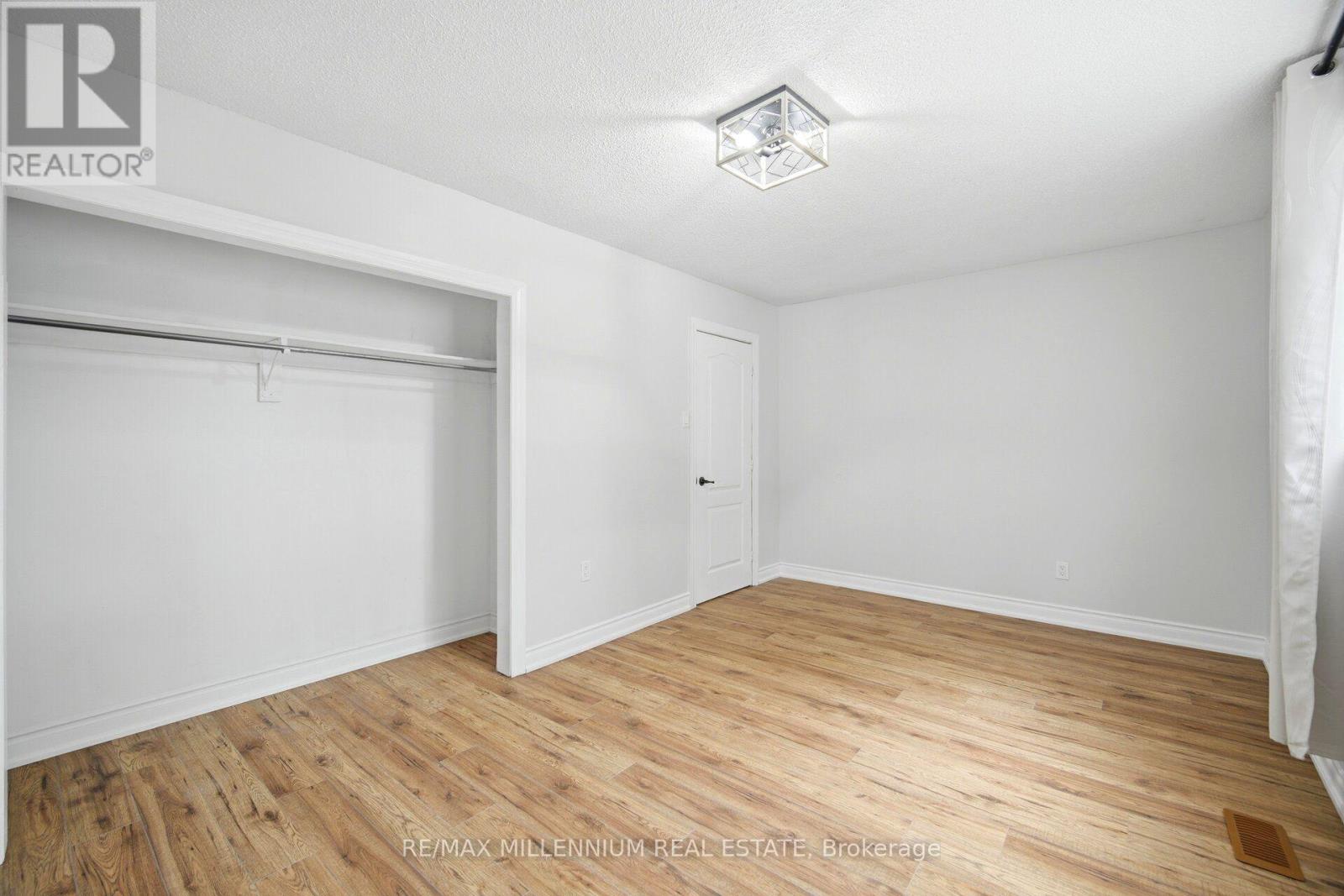 16 BRENDA BOULEVARD - 23
