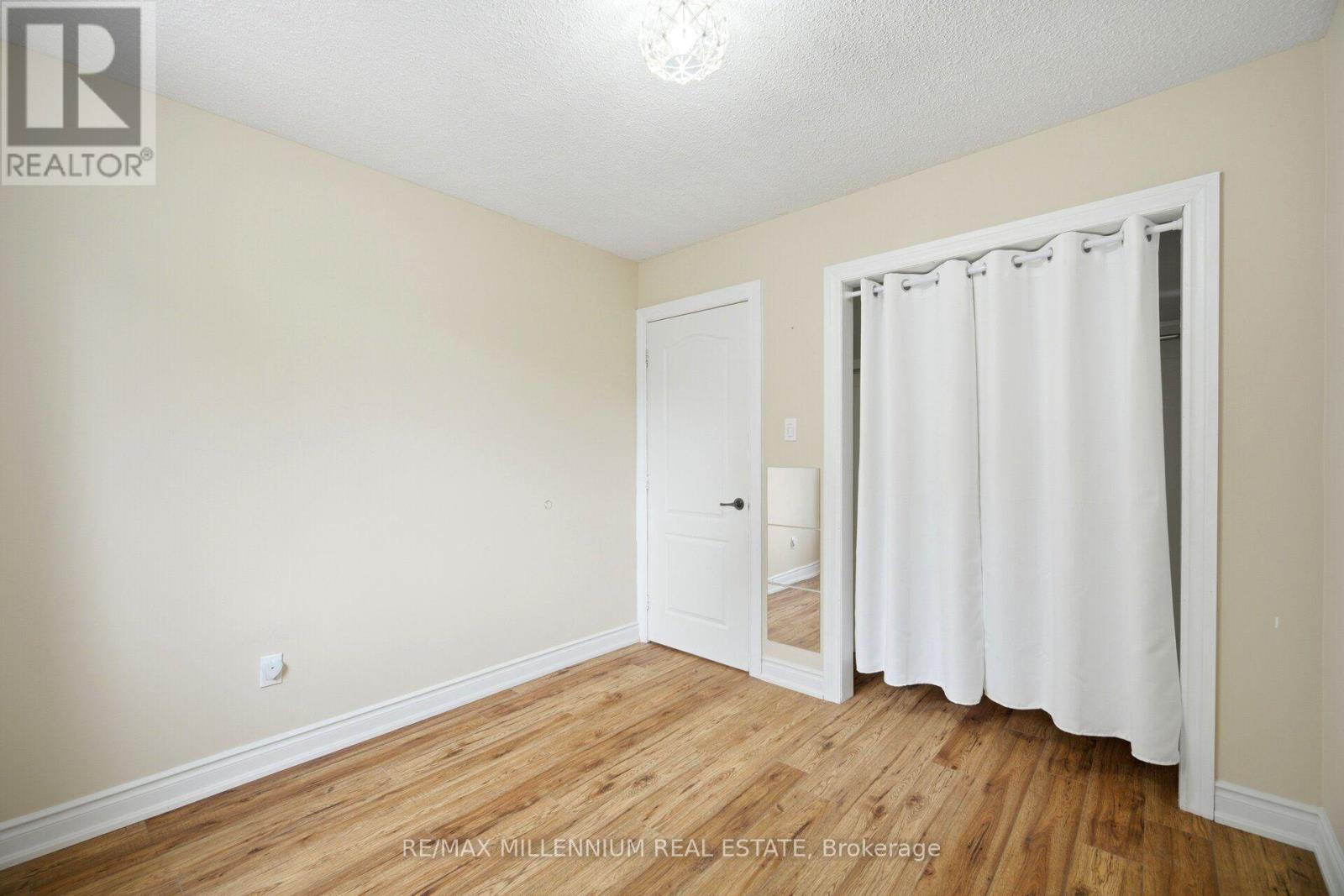 16 BRENDA BOULEVARD - 26