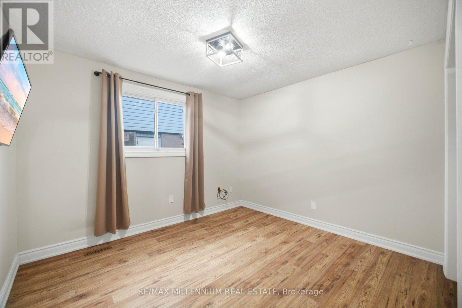16 BRENDA BOULEVARD - 27