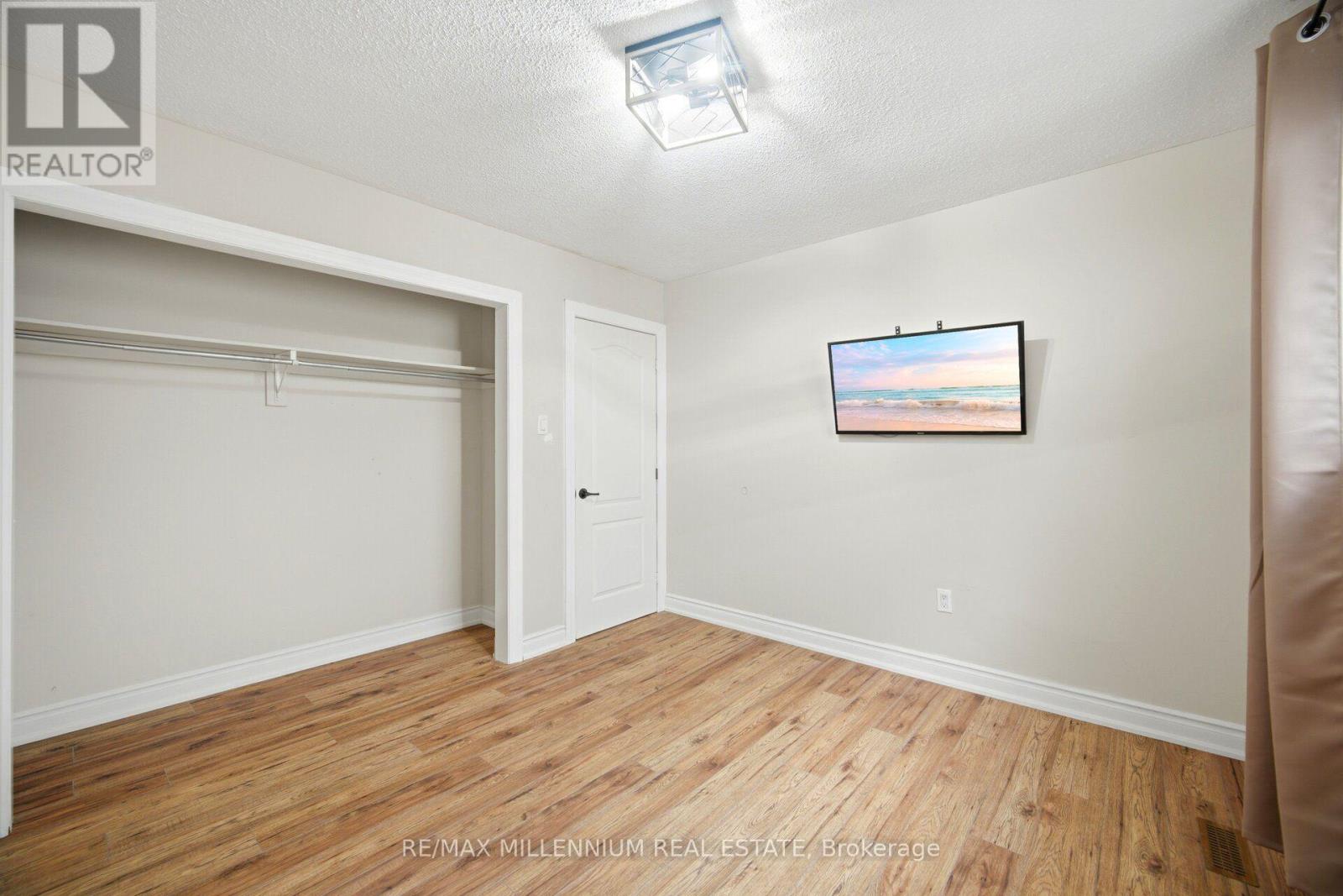 16 BRENDA BOULEVARD - 28