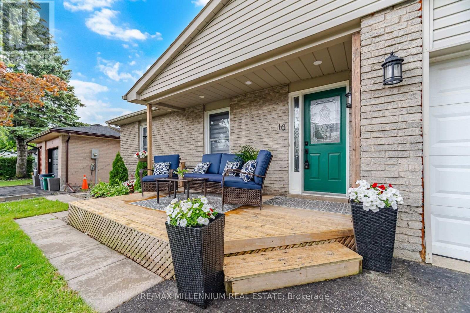 16 BRENDA BOULEVARD - 4