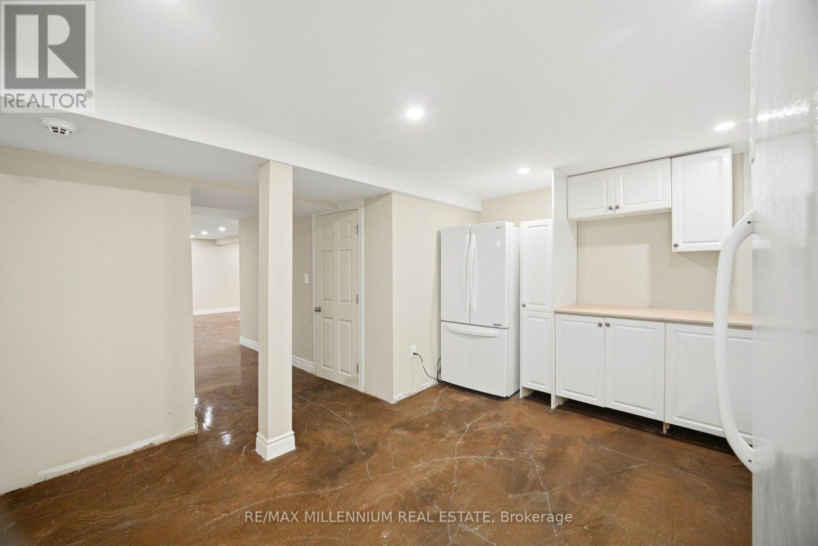 16 BRENDA BOULEVARD - 40