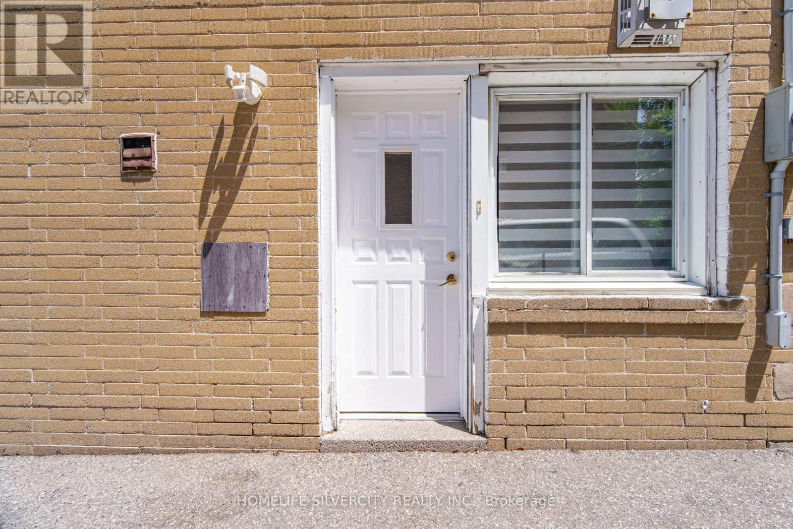29 BROOKMERE ROAD - 39