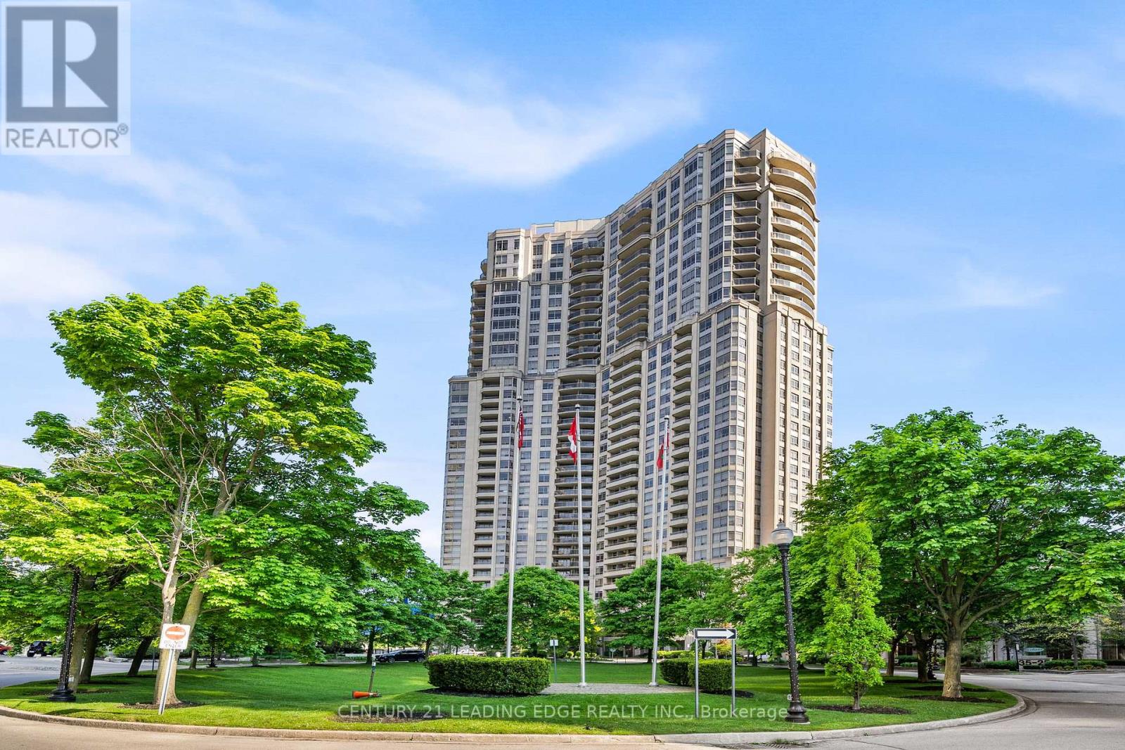 #1812 35 KINGSBRIDGE GARDEN CIRCLE - 1