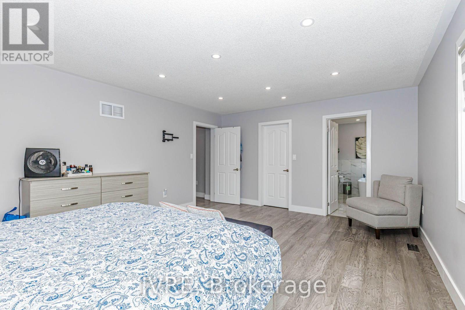 12 PEPPERMINT CLOSE - 24
