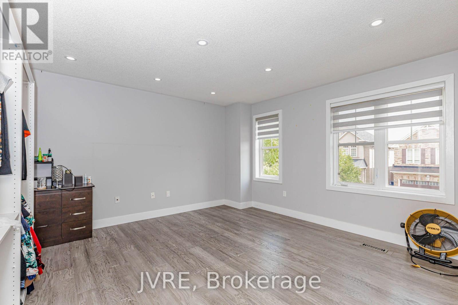 12 PEPPERMINT CLOSE - 32