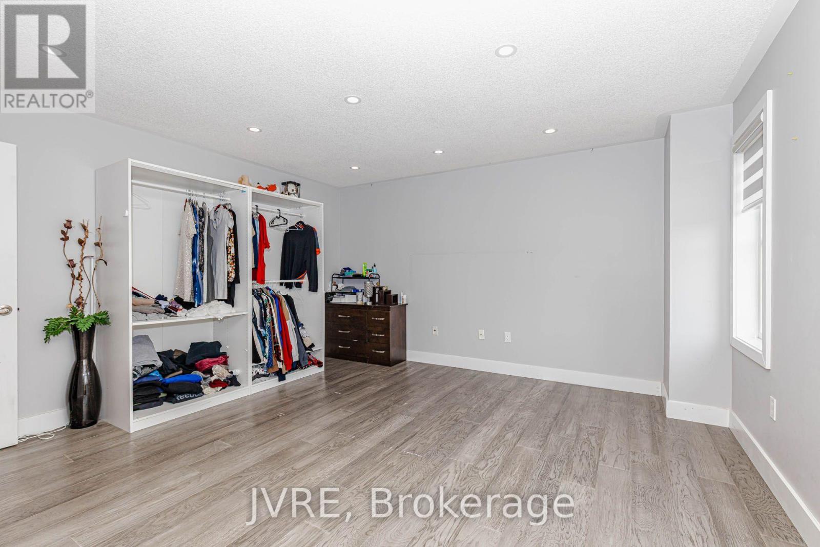 12 PEPPERMINT CLOSE - 33