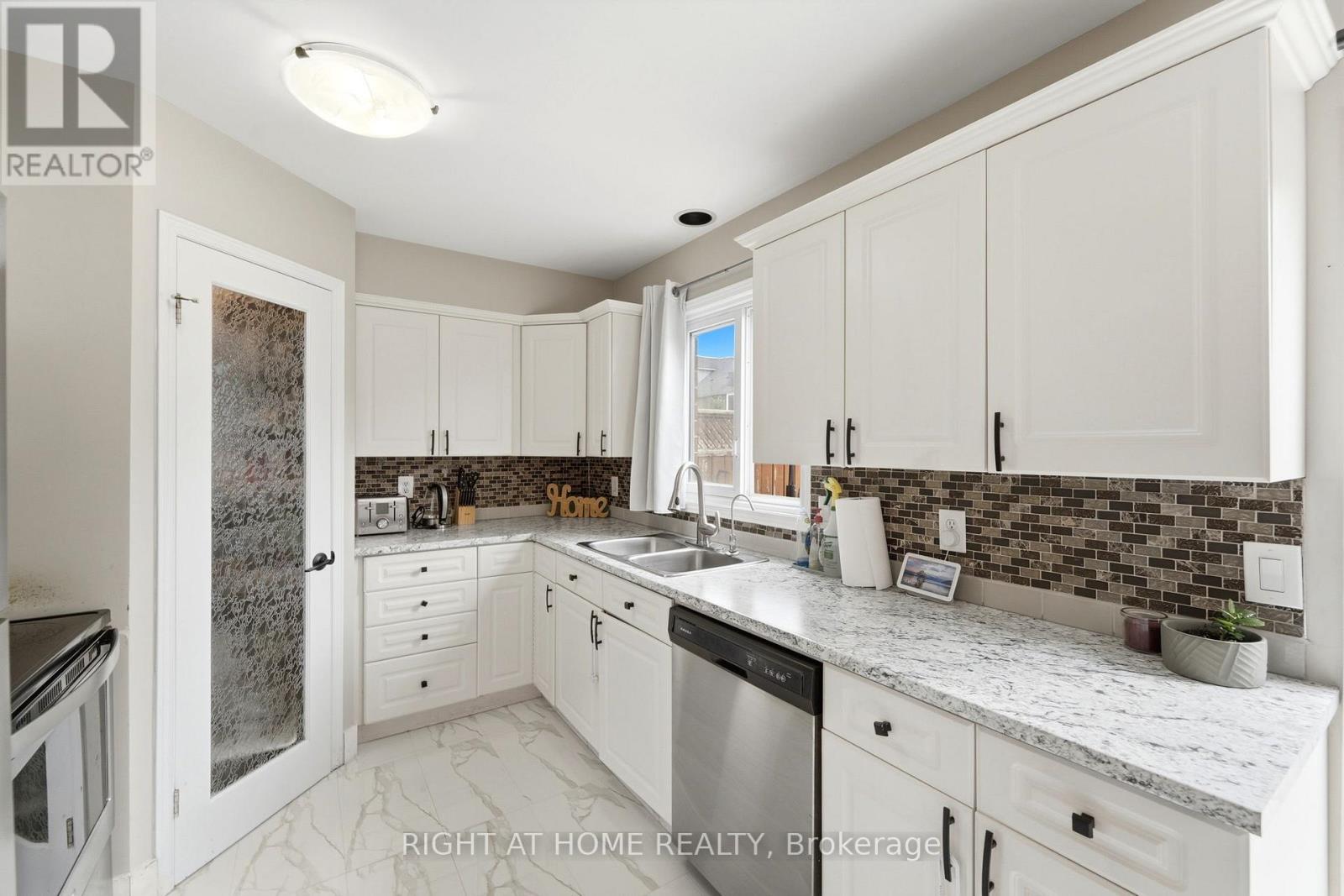 65 WELLINGTON SOUTH - 11