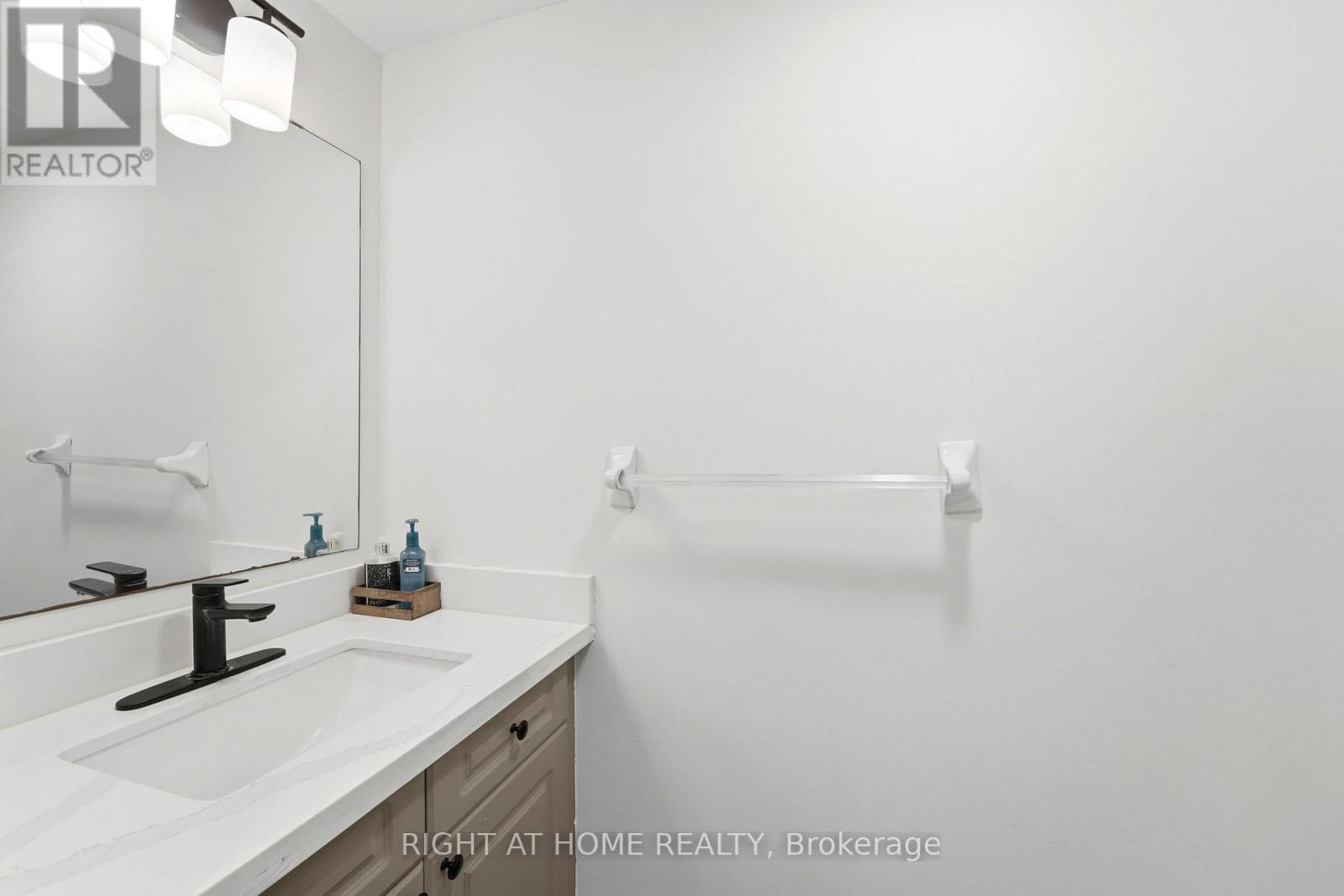65 WELLINGTON SOUTH - 14