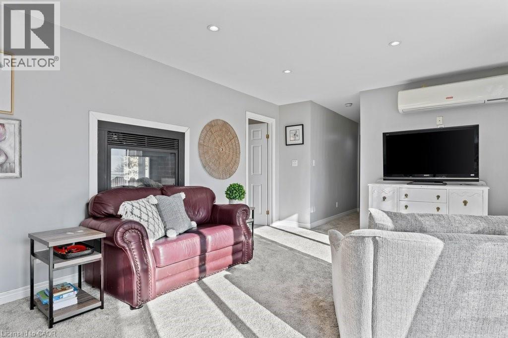 9793 DICKENSON Road W - 17
