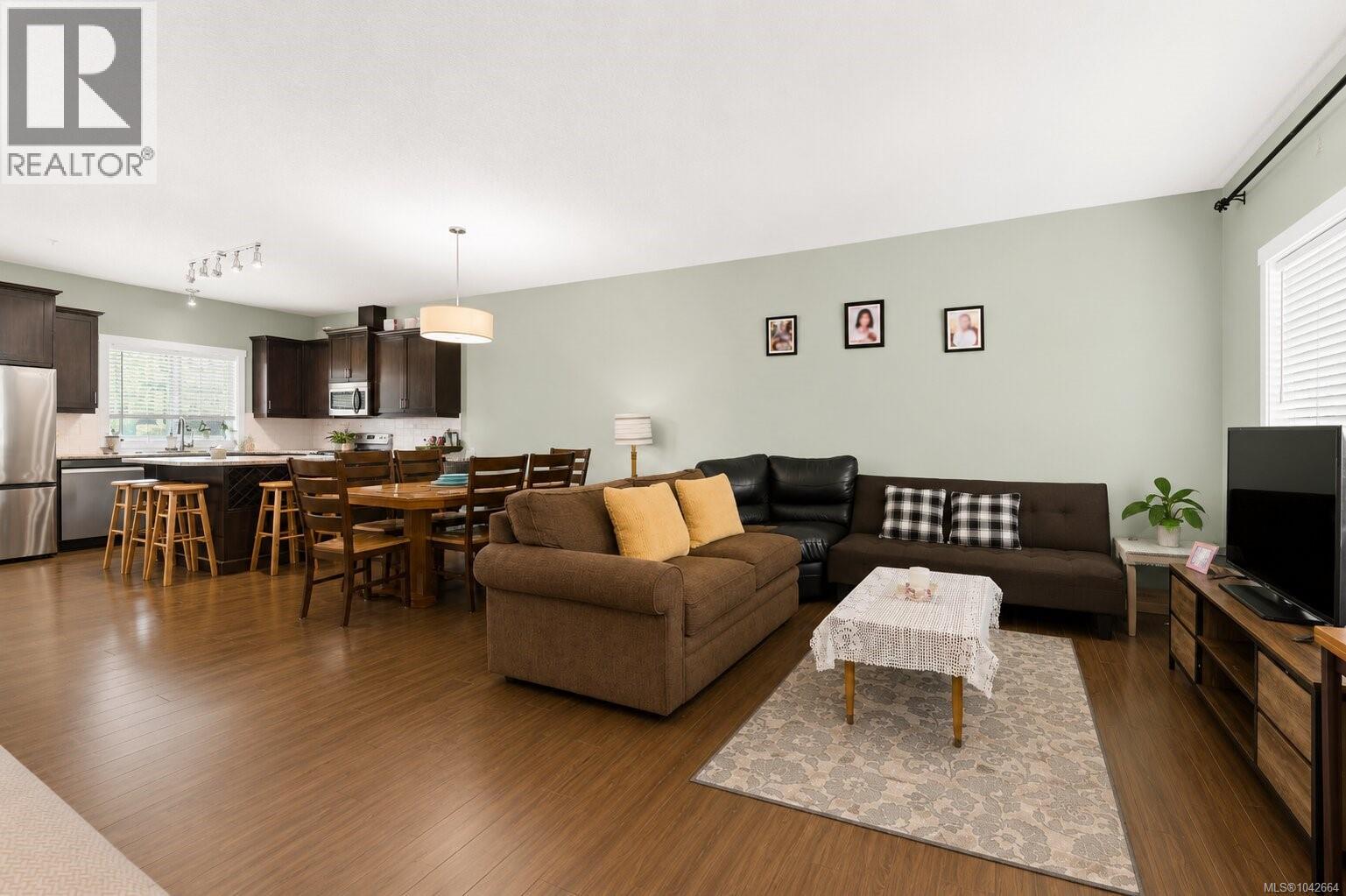 #302 1675 Crescent View Dr - 13