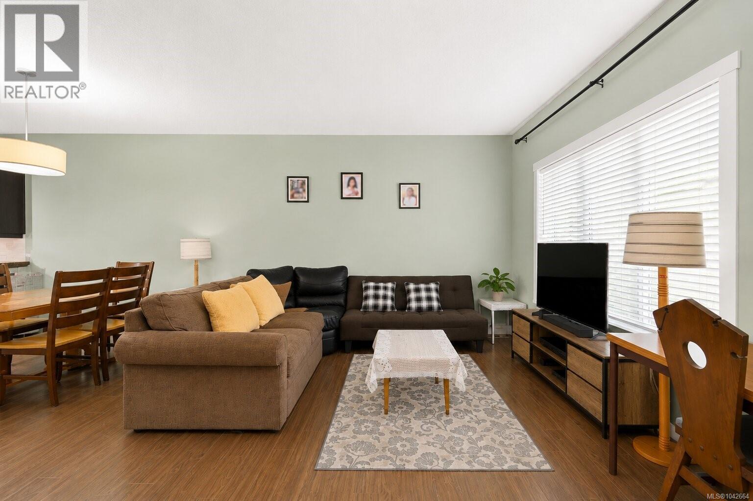 #302 1675 Crescent View Dr - 10
