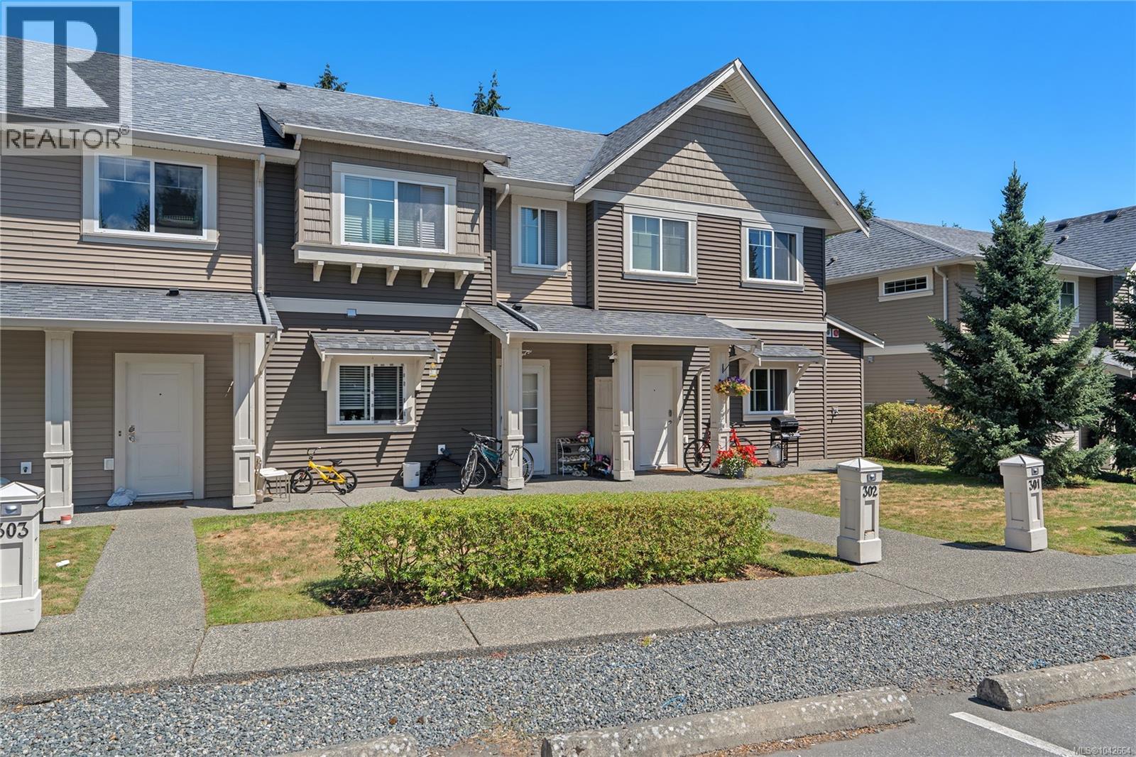 #302 1675 Crescent View Dr - 4