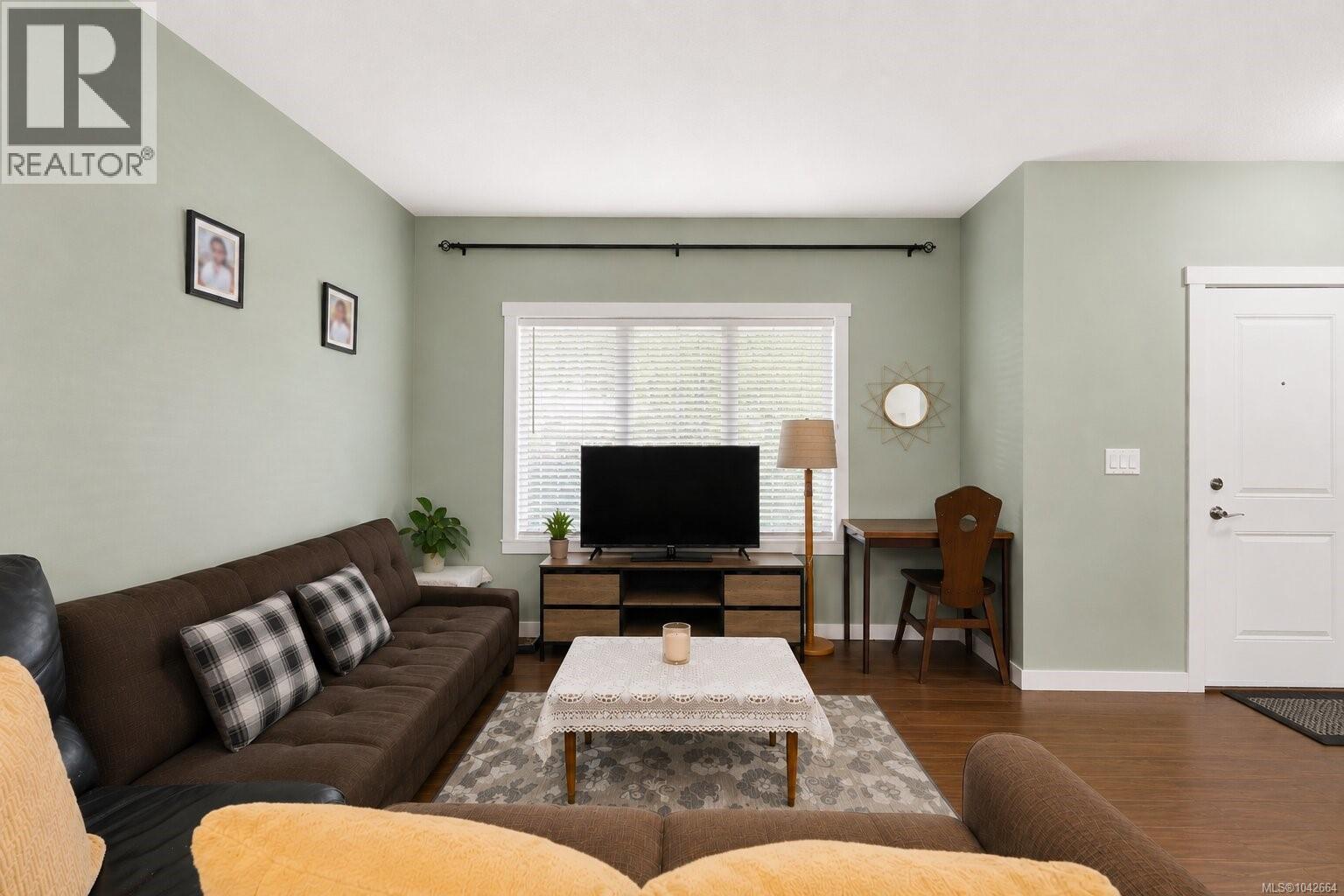 #302 1675 Crescent View Dr - 8