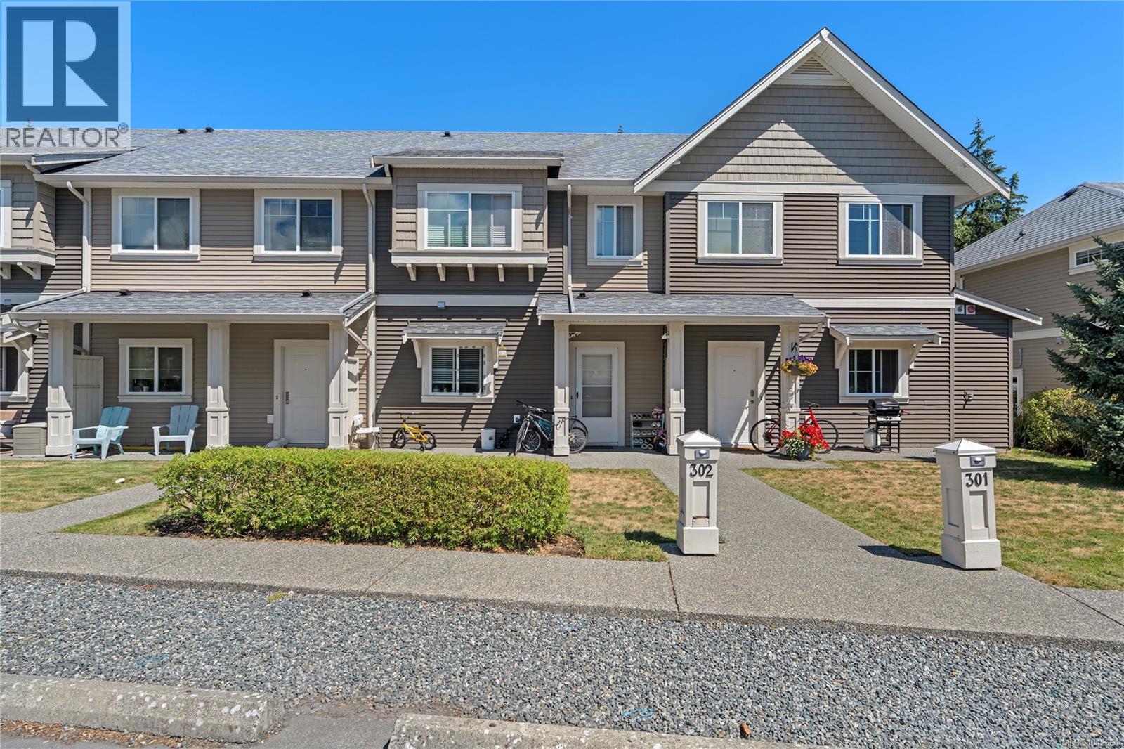 #302 1675 Crescent View Dr - 3