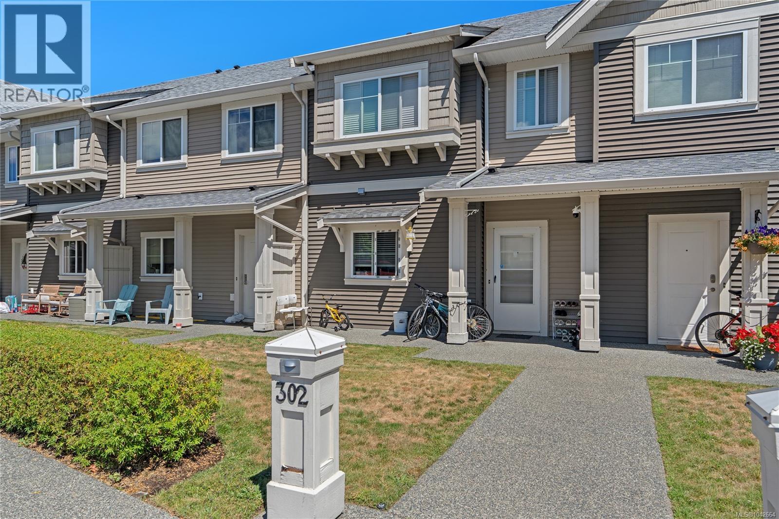 #302 1675 Crescent View Dr - 5