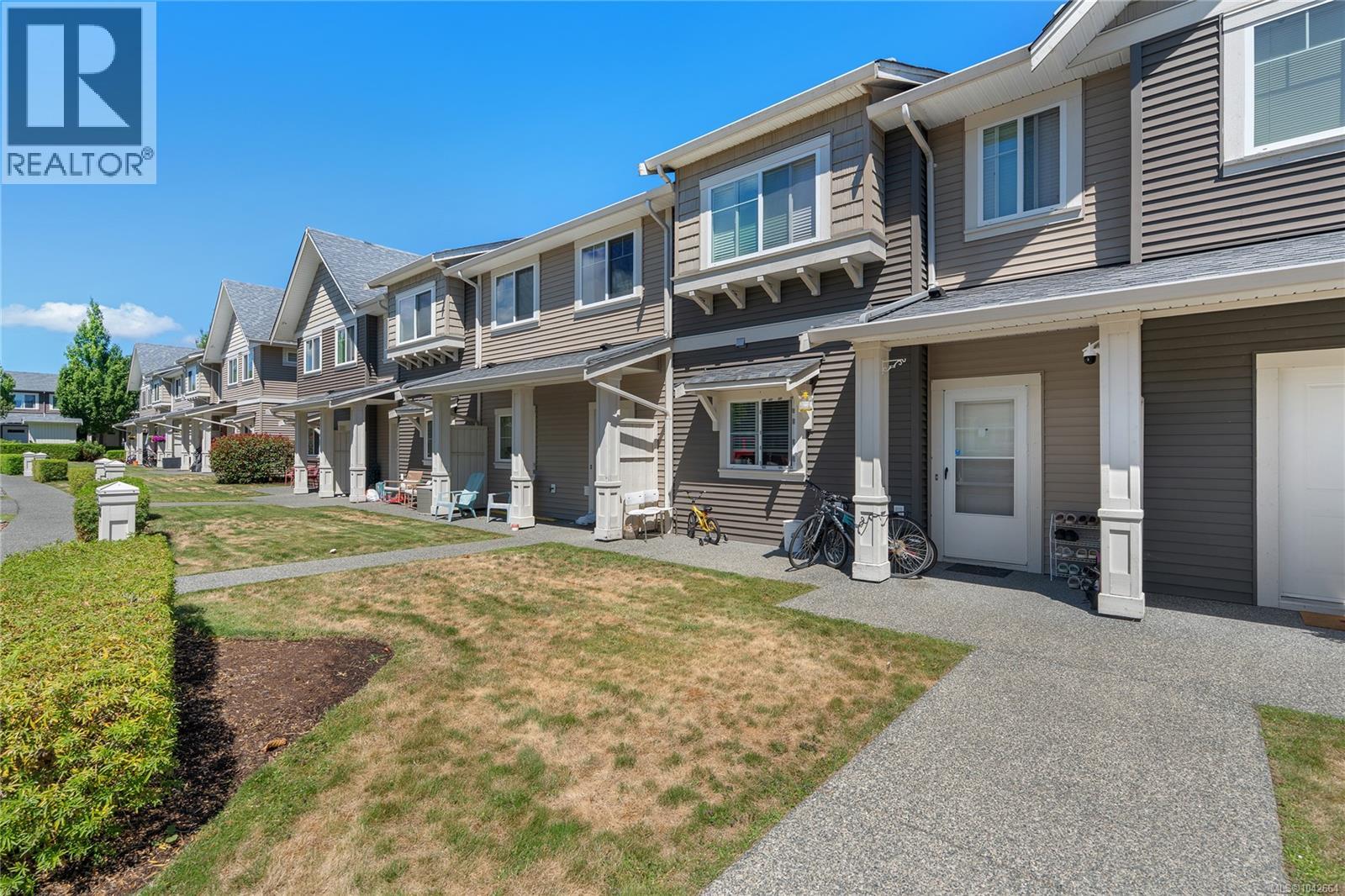 #302 1675 Crescent View Dr - 41