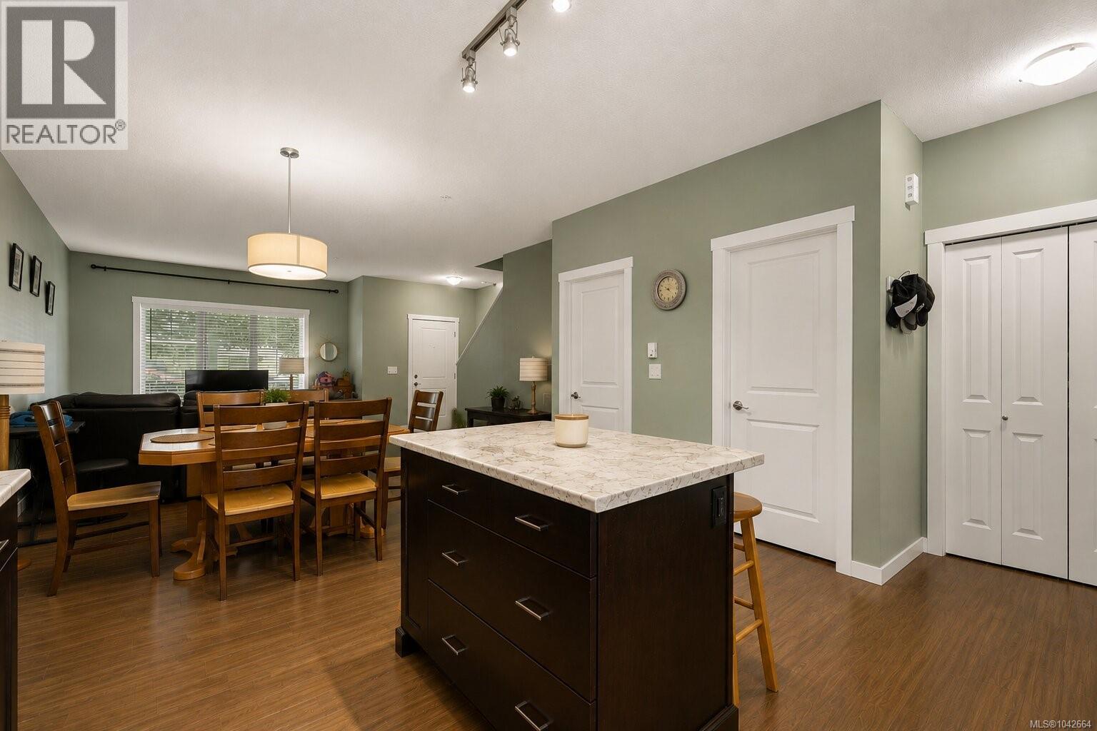#302 1675 Crescent View Dr - 21