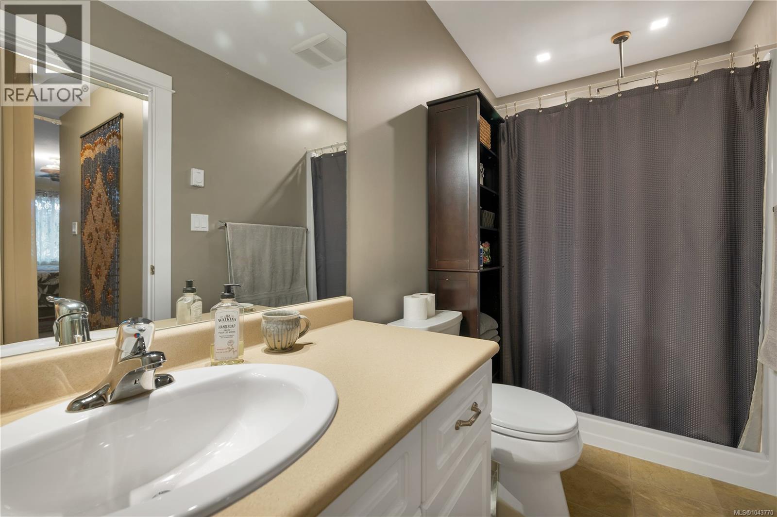 #15 769 Merecroft Rd - 17