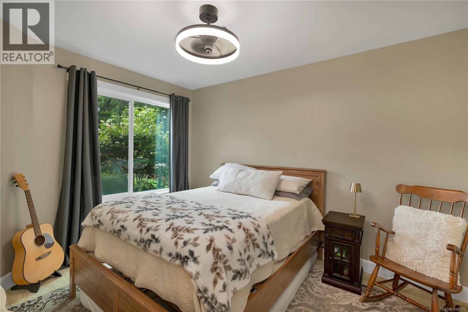 #15 769 Merecroft Rd - 10
