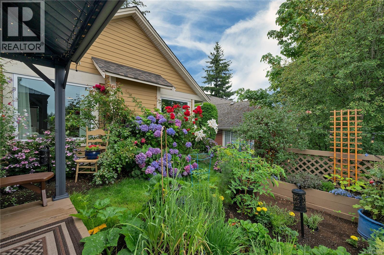 #15 769 Merecroft Rd - 28