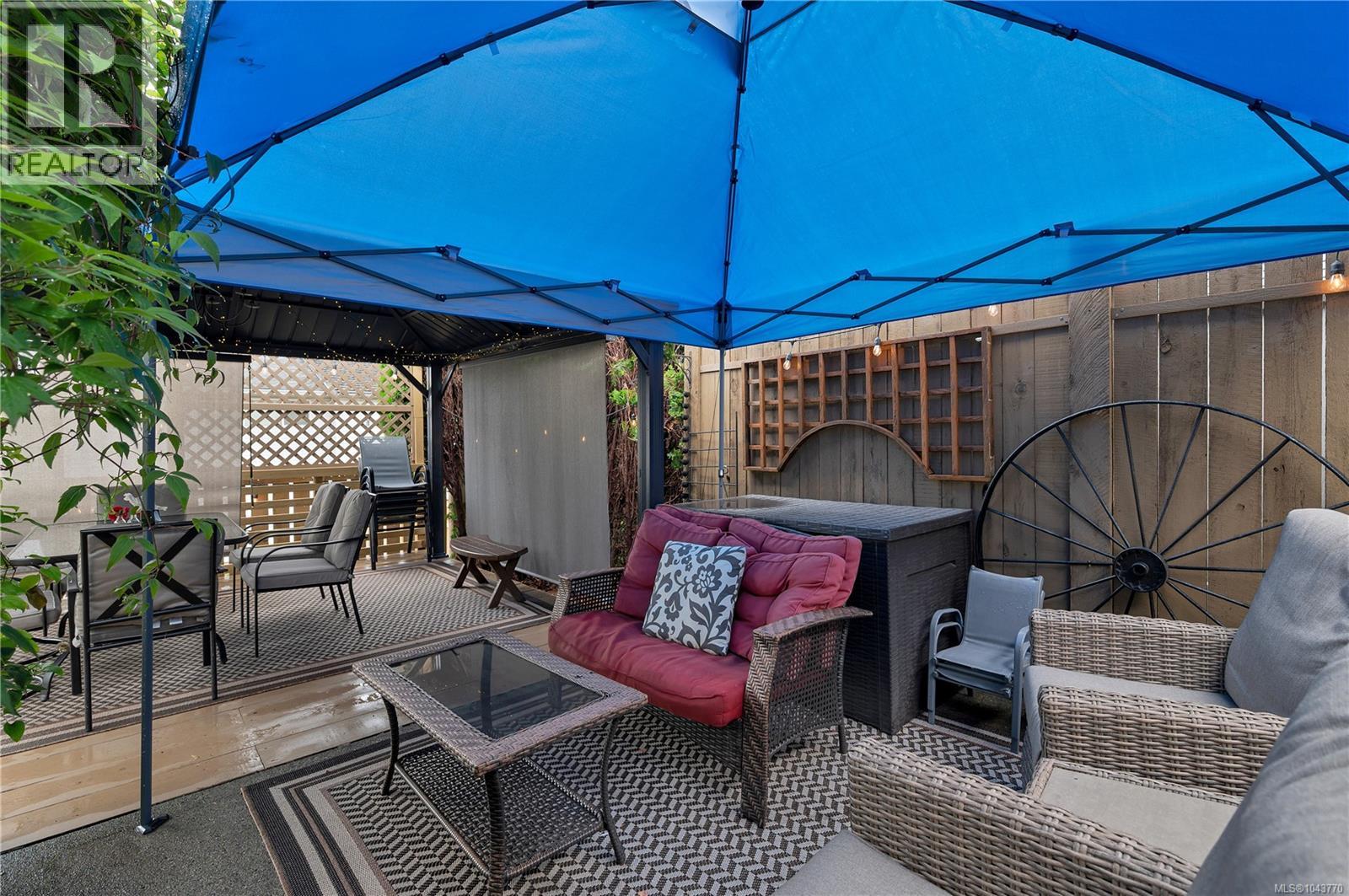 #15 769 Merecroft Rd - 22