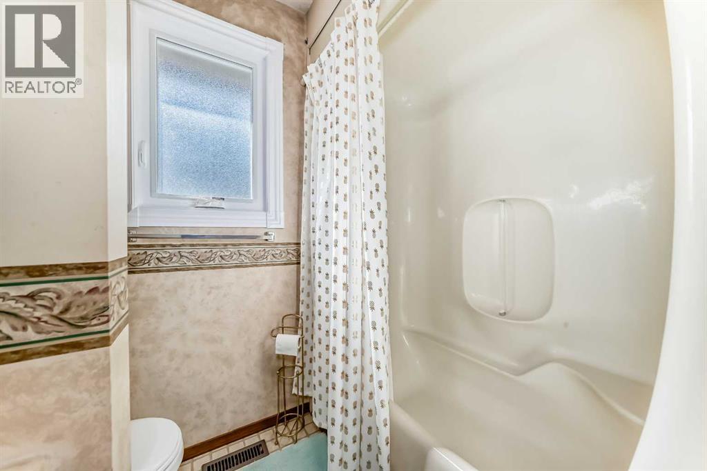88 Castlefall Way NE - 40